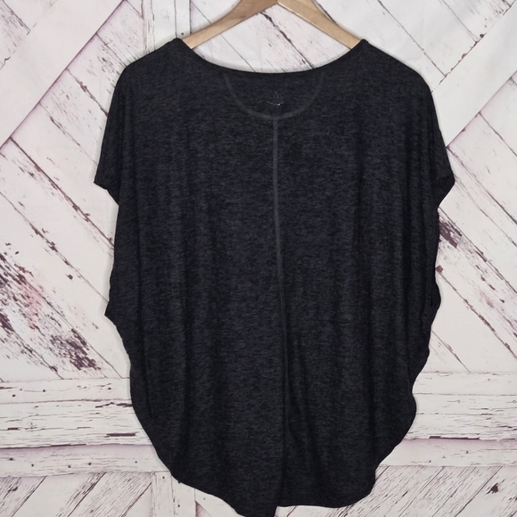 Beyond Yoga Slate Gray Tee - Picture 3 of 4